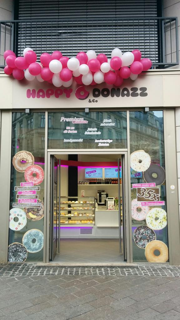 ndom91's tweet photo. German Dunkin Donuts ripoff #Donazz http://t.co/6OVbVKsJfe