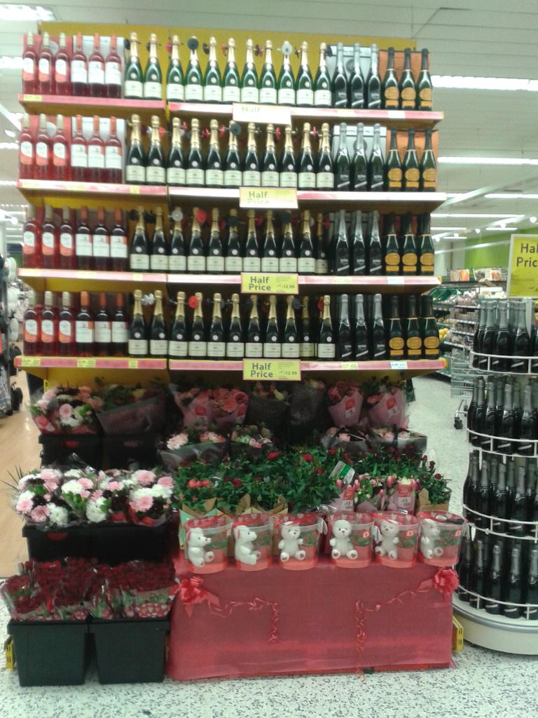 AkshayGill4's tweet photo. Love is in the air @Carlton2964 @r8chjones @JenAllmond @_SUPER16 @stevevicks http://t.co/iv3obvXx7B