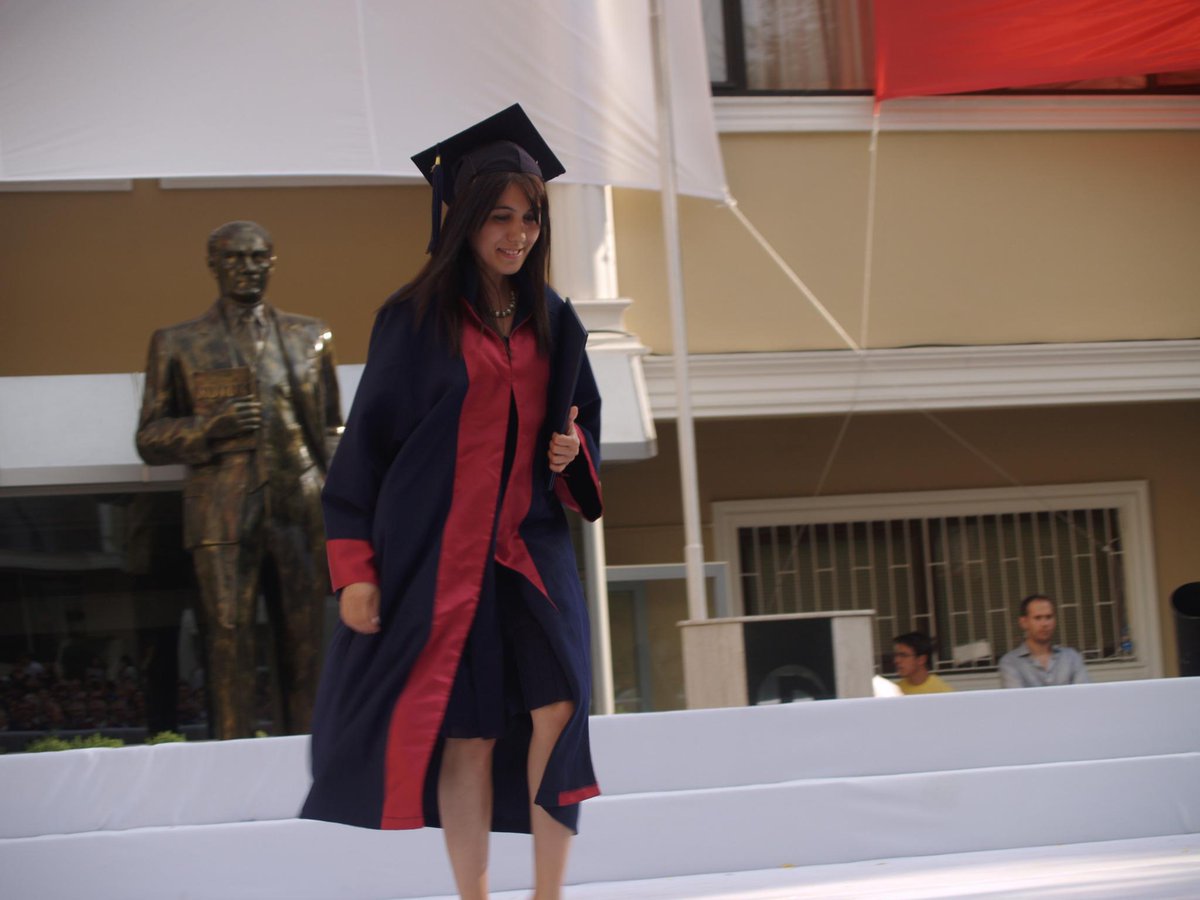 Bahar Ceyhan'a 25 Şubat tarihinde gerçekleşecek olan son 10 yılın en iyi tasarımcısı seçmelerinde başarılar dileriz..