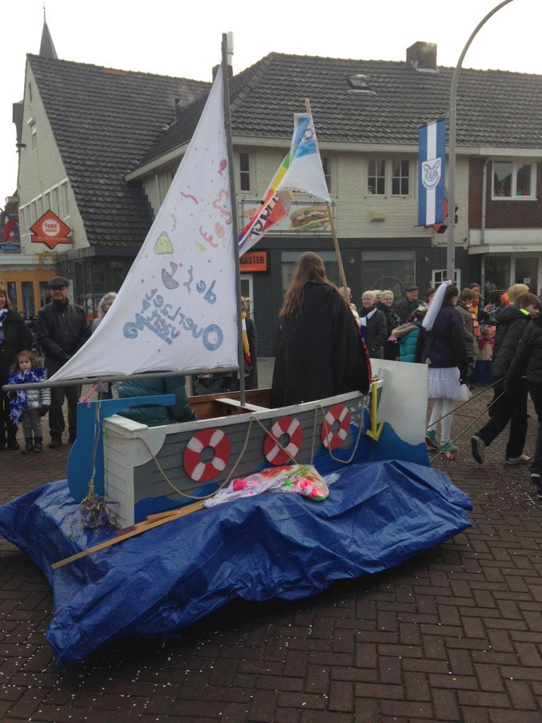 a3ndaily's tweet photo. Trots op #Zandhazendurp en alle scholen. Wat een prachtige #scholenoptocht http://t.co/8W0CxFHOw8