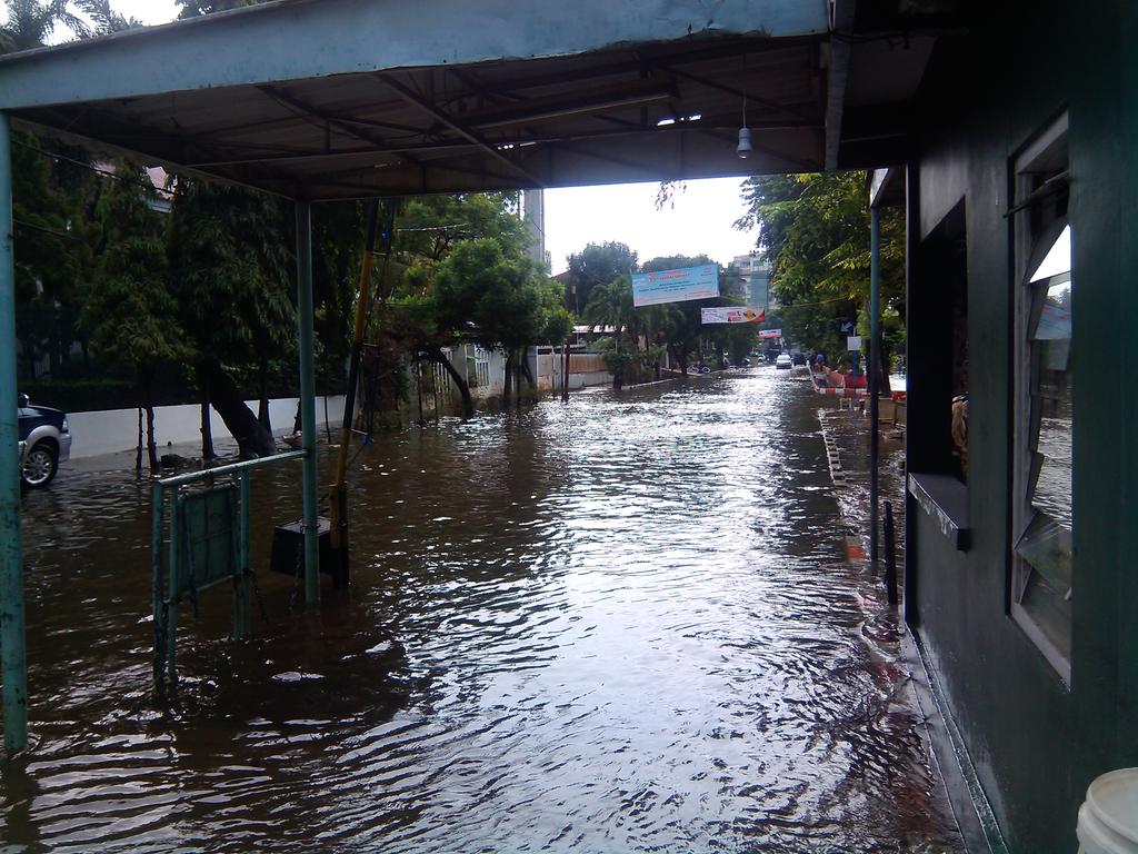 soepriadi23's tweet photo. RW 09 green ville kel duri kepa masih ada genanggan  20 sd 40 cm (KJ107)@ResJakbar @TMCPoldaMetro http://t.co/fLYWB30sKQ