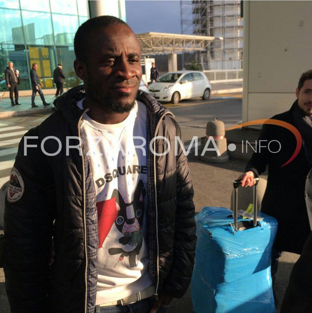RomaIndonesia's tweet photo. Seydou Doumbia telah tiba di kota Roma! http://t.co/3JQS42okIO