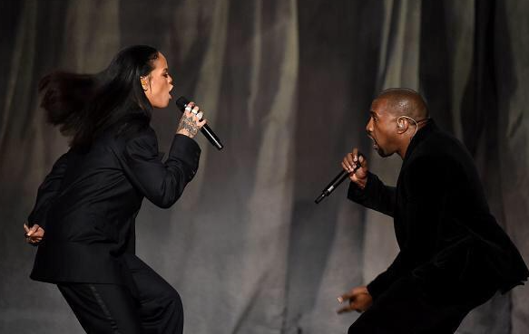 RemiGozard's tweet photo. Quand t'es avec ton/ta meilleur(e) pote et que votre chanson apparait http://t.co/yzhPCocAri