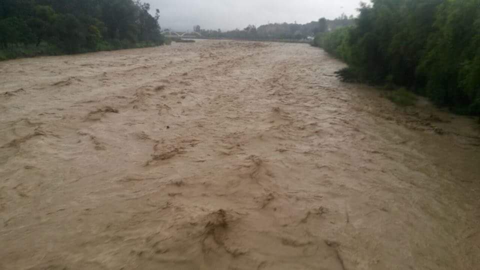 jpvm22's tweet photo. @PeriodistaV Río Guadalquivir de banda a banda panorama majestuoso y al mismo tiempo tragico http://t.co/C9zLS0nfrt