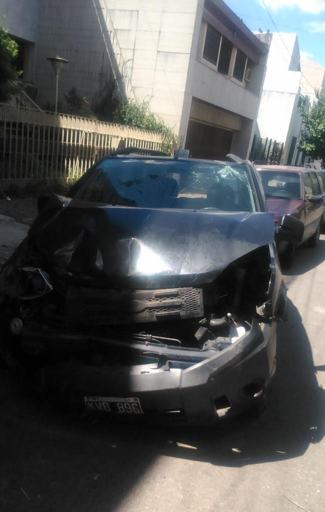 AntiSerio's tweet photo. —Amor hoy quiero que me lo hagas FUERTE encima del auto...
—Listo!!! http://t.co/lFnraMSeVH