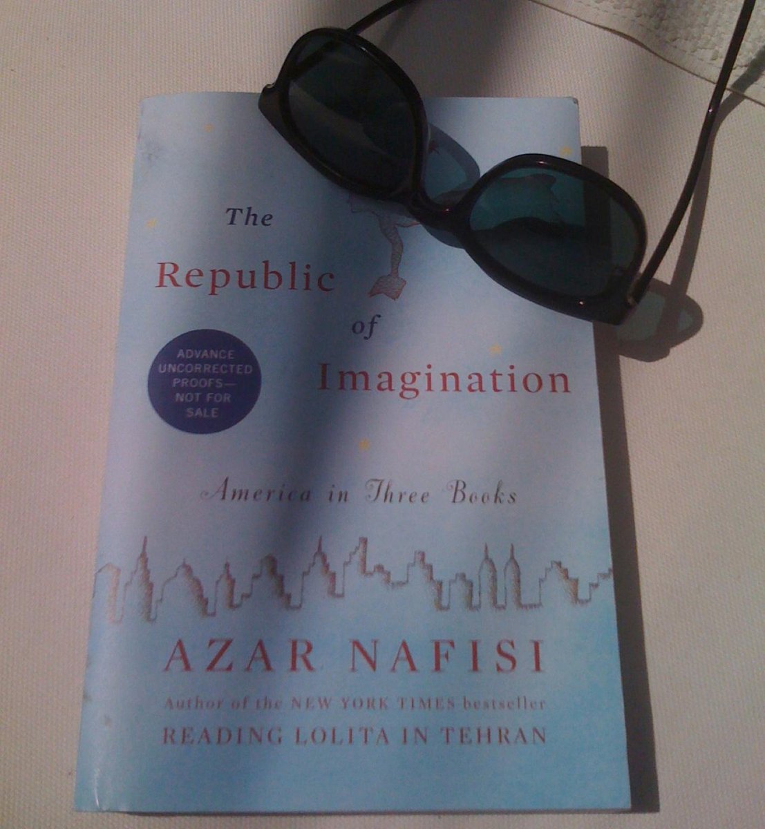 egayefacer's tweet image. Reading #RepublicOfImagination in Dakar. #wherebooksgo #gnomads follow
