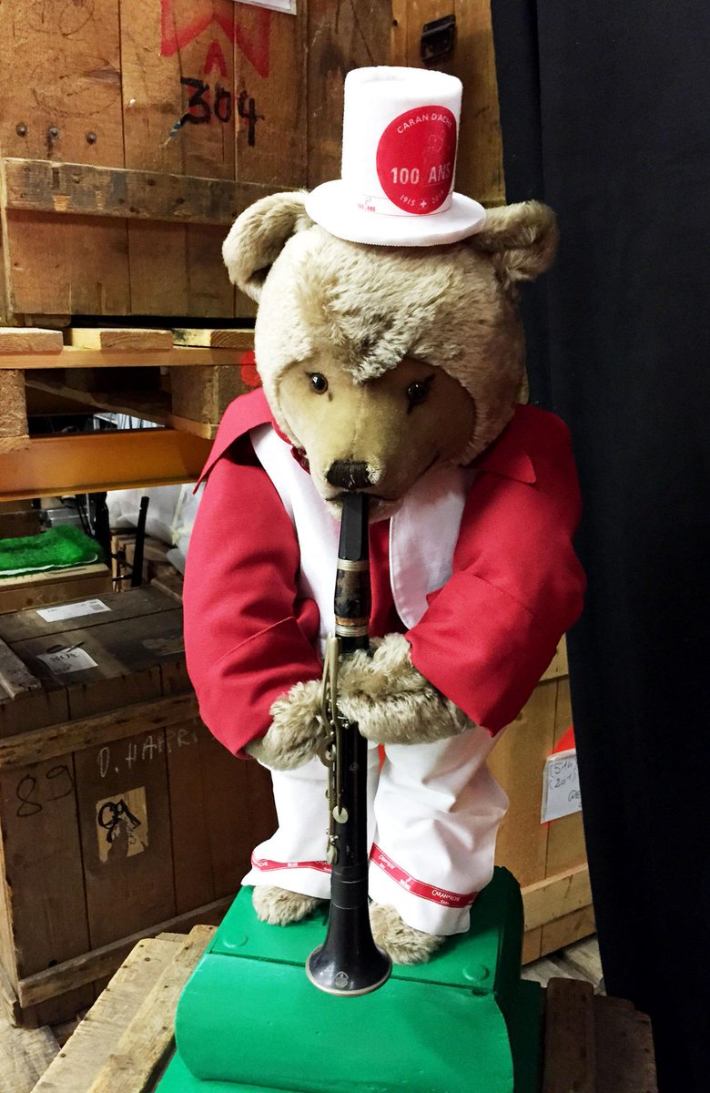 Is this bear that we've seen in the Caran d'Ache workshops playing the "Happy Birthday" song? #carandache100