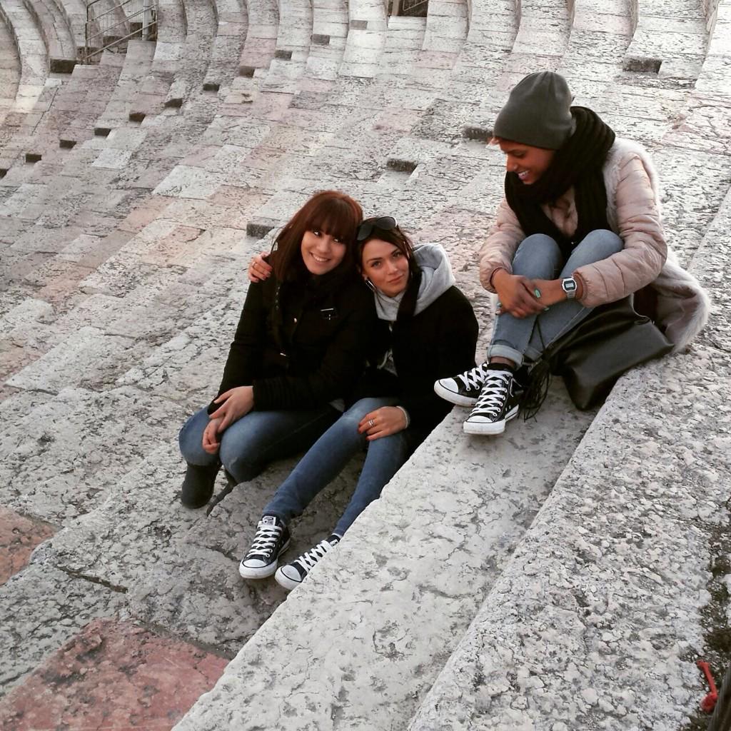 ArianneRiham's tweet photo. #amicizia #amore&amp;felicità #arenaverona http://t.co/9IV25f8iYD
