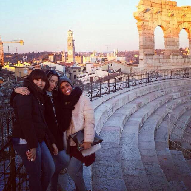 ArianneRiham's tweet photo. #amicizia #amore&amp;felicità #arenaverona http://t.co/9IV25f8iYD