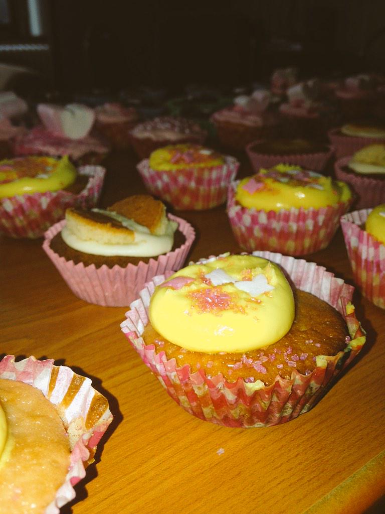 StGeorgesJCR's tweet photo. Our Valentine's cake sale taking place in the JCR now! All in aid of @ReadingMencap 🍰 #whatdiet #charity #valentines💕 http://t.co/vmsvyAx4vQ