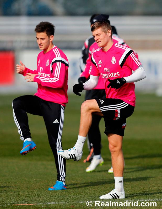 realmadrid's tweet photo. El equipo acabó de preparar el partido contra el Deportivo #HalaMadrid #RealMadridvsDepor http://t.co/eDP6DsyrQH