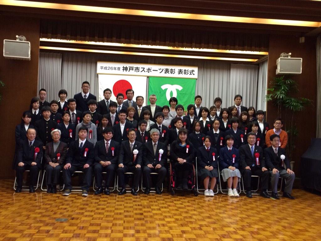 今更投稿やけど、神戸最優秀選手に選ばれ会場へ行ったら、なでしこの人来てとってた。川澄、海堀、高瀬、中島とか参加してるとは思っていなかった（笑）