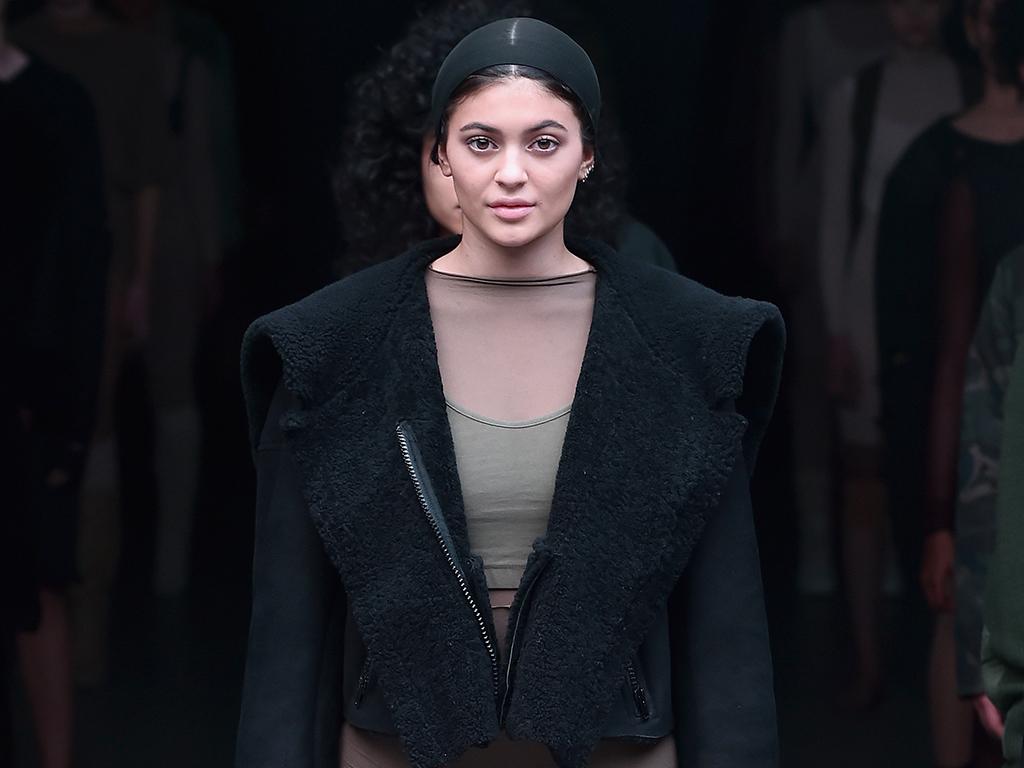 MTVStyleINTL's tweet image. There&apos;s more than one model Jenner as @KylieJenner hits the runway for @kanyewest mtvstyle.co.uk/onTBB1