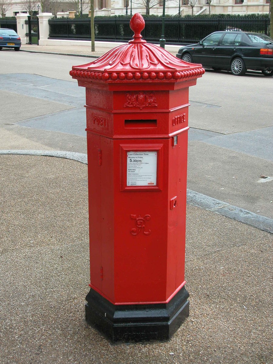 patrickbaty's tweet photo. A rare surviving Victorian post box in Kensington, London - painted in 'Pillar Box Red' #SeeingRedChat http://t.co/EzquAi96YB