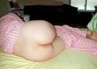 aurin_4's tweet image. #bisyar #toge #toketabg Bokong Semok Mau dong di goyang @forum_ngesex @_famimi