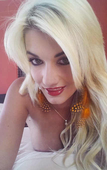 #FriskyFriday <3 It's weekend! 50 Shades of Grey with my girls tonight and Valentine's day with my *bOo*<a href="/tag/friskyfriday"class="tags">#FriskyFriday</a>