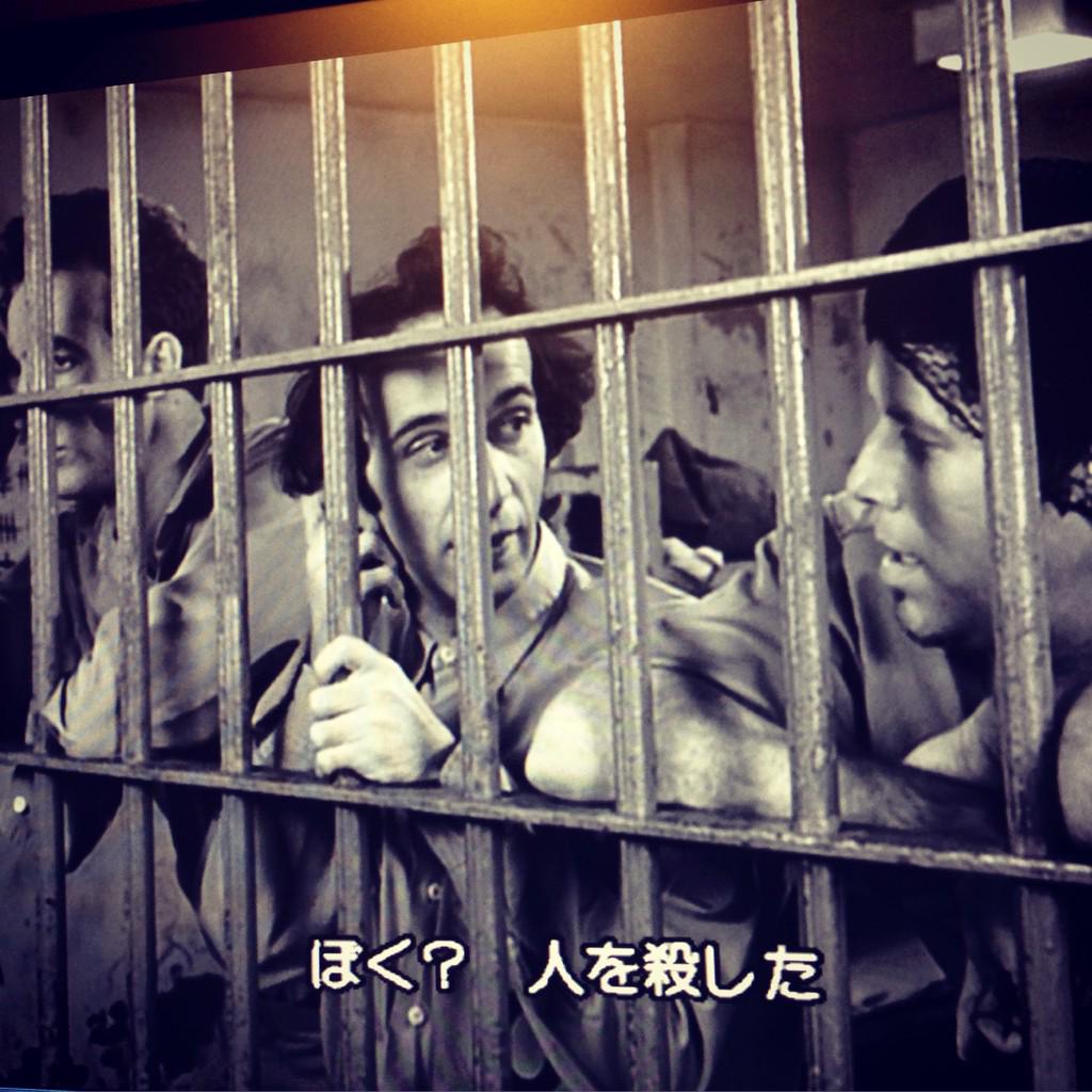 ジムジャームッシュのダウンバイロー。ずっと反発してた両端の男が最後のシーンで互いの格好を貶しあった後にジャケットを交換して「じゃあな」って別々の道を行くとこが好き #DownbyLaw #JimJarmusch #movie #映画