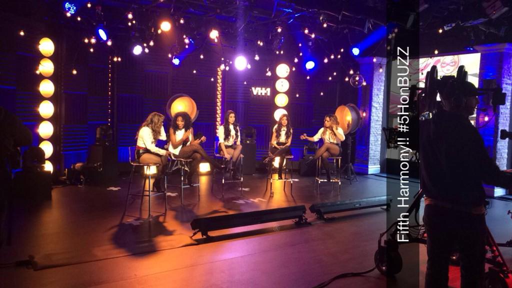BigMorningBuzz's tweet image. We&apos;re hangin&apos; out with @FifthHarmony all day on our Snapchat! Follow us!!  (username: vh1) #5HonBUZZ