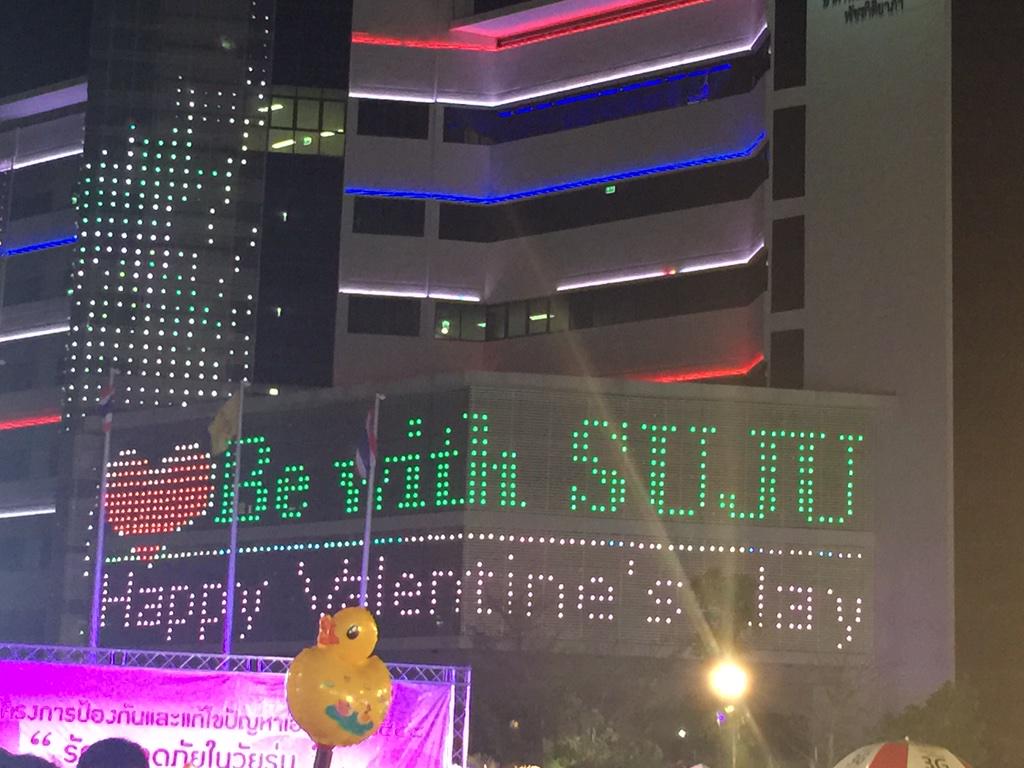 yokkyokk's tweet photo. “@ SuPeRDonGDanG: ❤️ Be With SUJU
Happy Valentine's Day 
#ThaiELFProject http://t.co/jwBEBlLRsC” 대박💙