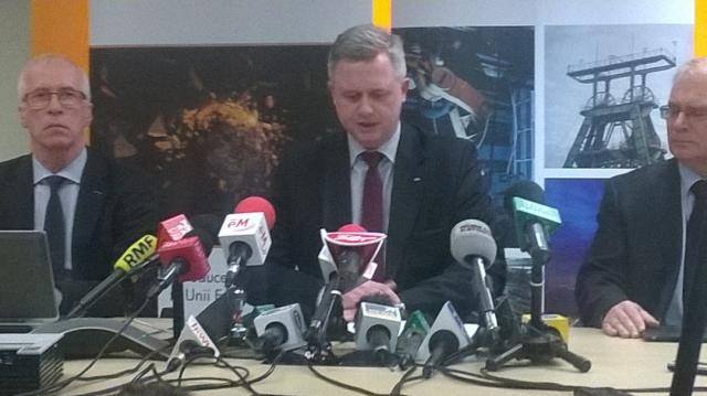 TelewizjaTVS's tweet photo. #StrajknaŚląsku #JSW #StrajkwJSW Już wszystko jasne! #Zagórowski poda się do dymisji, jeśli... http://t.co/CSeYqBp8Gu http://t.co/Yk7YBw8A1o