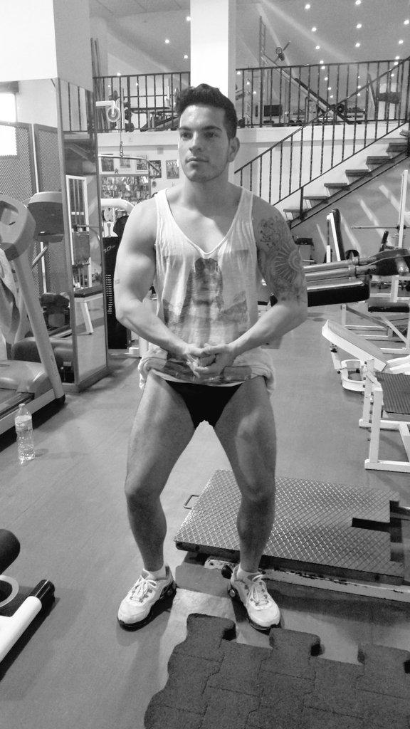 rubenroaruben1's tweet photo. Una de hoy gym time a tope 💪💪💪 http://t.co/Z3QVNPg2cZ