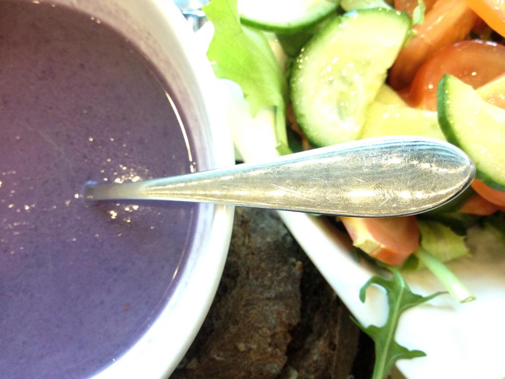 JoetsTweet's tweet photo. Lunch... #passievol Paars :-) http://t.co/wO7NDdKjq2