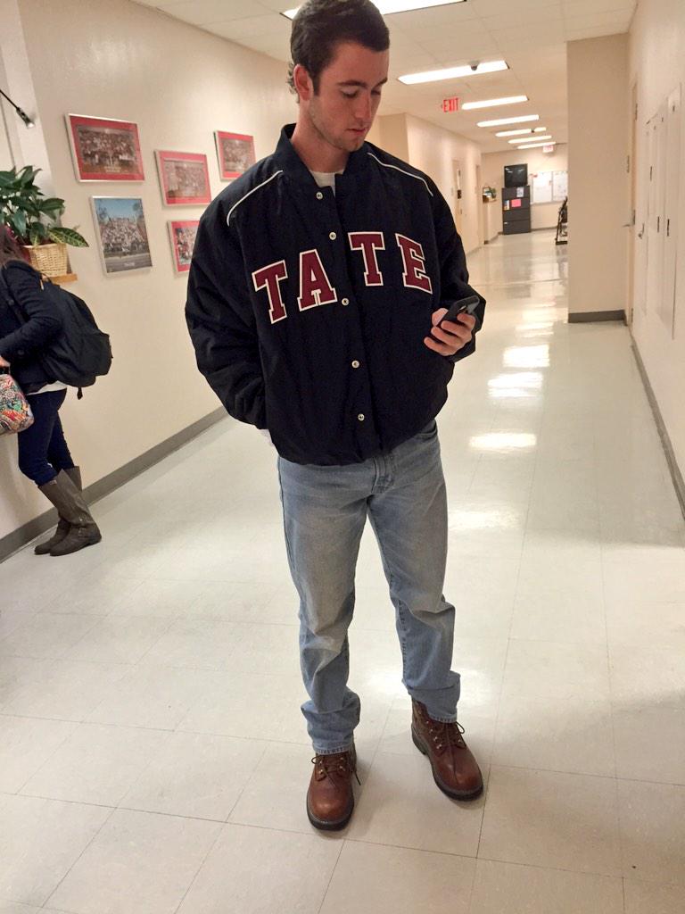 allibell98's tweet photo. It's game day. #boots http://t.co/ofNp76ajl6