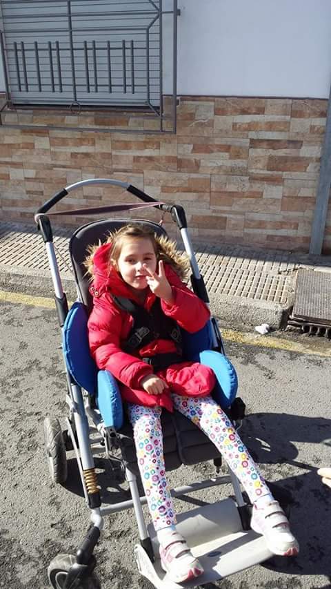 SoldadosDAinara's tweet photo. Despues de 7 dias con la gripe Ainara ya tiene ganas de salir a la calle. Otra batalla ganada.
 @SDenicolas http://t.co/6FktNyViOn
