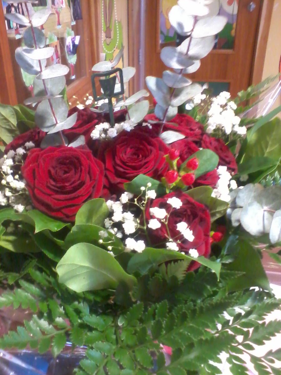Kimber_p3's tweet photo. loving today... flowers all the way from #marbs http://t.co/Pm32H5vMF6