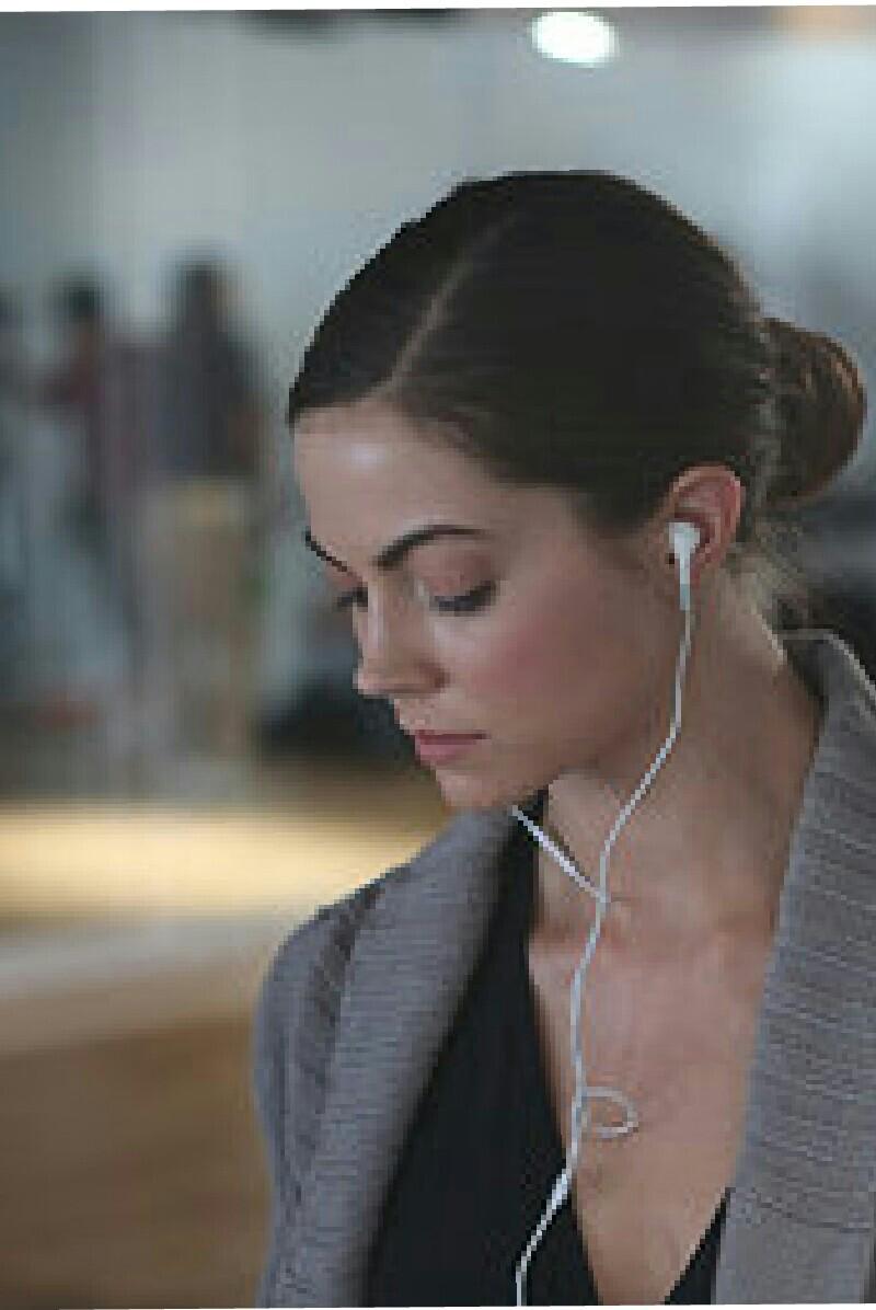 Listening to some music pic-collage.com/_45u3FK74