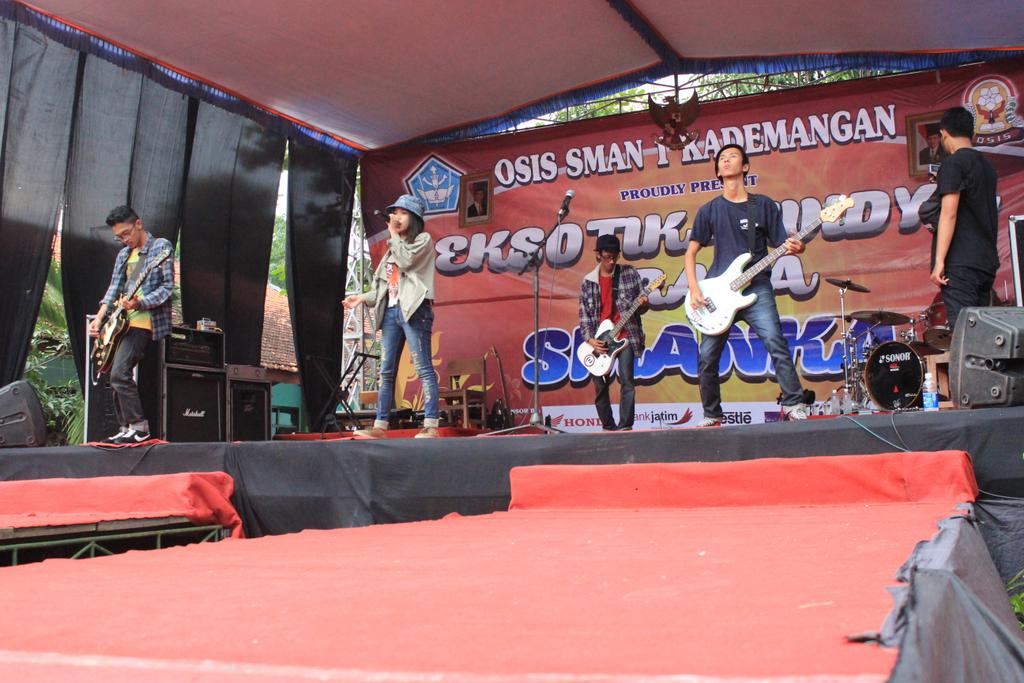 Vio Gusta (@vio_gusta) on Twitter photo Terimakasih <a href="/AnalogKidPOPUNK/">ANALOGKID</a> dan <a href="/osissmankablt/">OSIS SMANKA</a> <3 #DNSMANKA27 Terimakasih <a href="/AnalogKidPOPUNK/">ANALOGKID</a> dan <a href="/osissmankablt/">OSIS SMANKA</a> <3 #DNSMANKA27