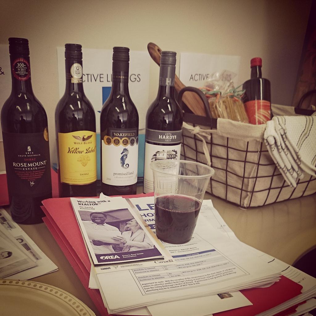 ianluz's tweet photo. Realtors love to wine it up 🍷 #redwine #realestate #remax #remaxprofessionals #potluck #early #valentinesday http://t.co/FjOVvHayXv