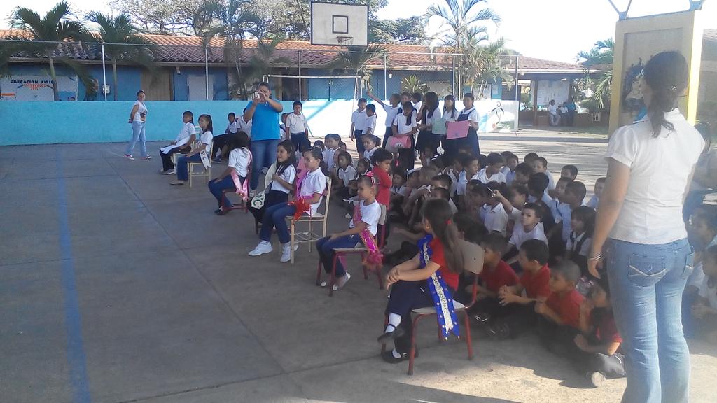 Elección de la reina de carnaval E.B Ciudad de Barinas #ElSistemaCumple40 @elprogramaSBbrnas