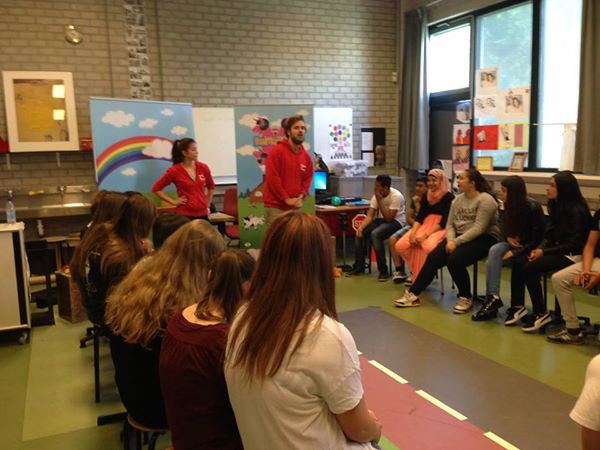 _xamario's tweet photo. De lama's na gedaan in de klas #throwback @rubenvdmeer @RubenNicoIai @TijlMTBeckand @eenjurk http://t.co/6iwK5osd5v