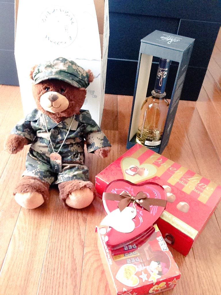 have I mentioned how beautiful my friends are?! Gordon brightened my day at work yesterday. 😊😊