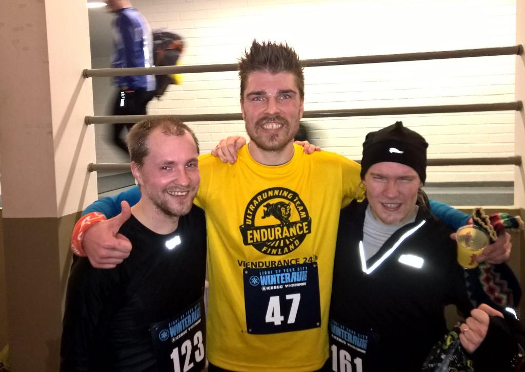 juha_jumisko's tweet photo. @aeniinik @RautaMiikka #juoksu #icebugwinterrun #pienetvihreätmiehet http://t.co/GPz2xZvH9J