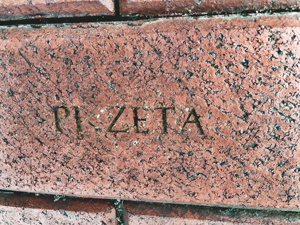 wmuchiomega's tweet photo. Look what our President @leximontana_xox found in the Myth Garden at the Chi Omega National Headquarters π‘π
π #PiZeta http://t.co/1VNcqCaqH9