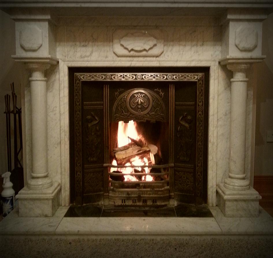 peetvince's tweet photo. Nothing beats a roaring log fire on a cold night - accompanied by a nice wine. http://t.co/aVa5ve3qfw