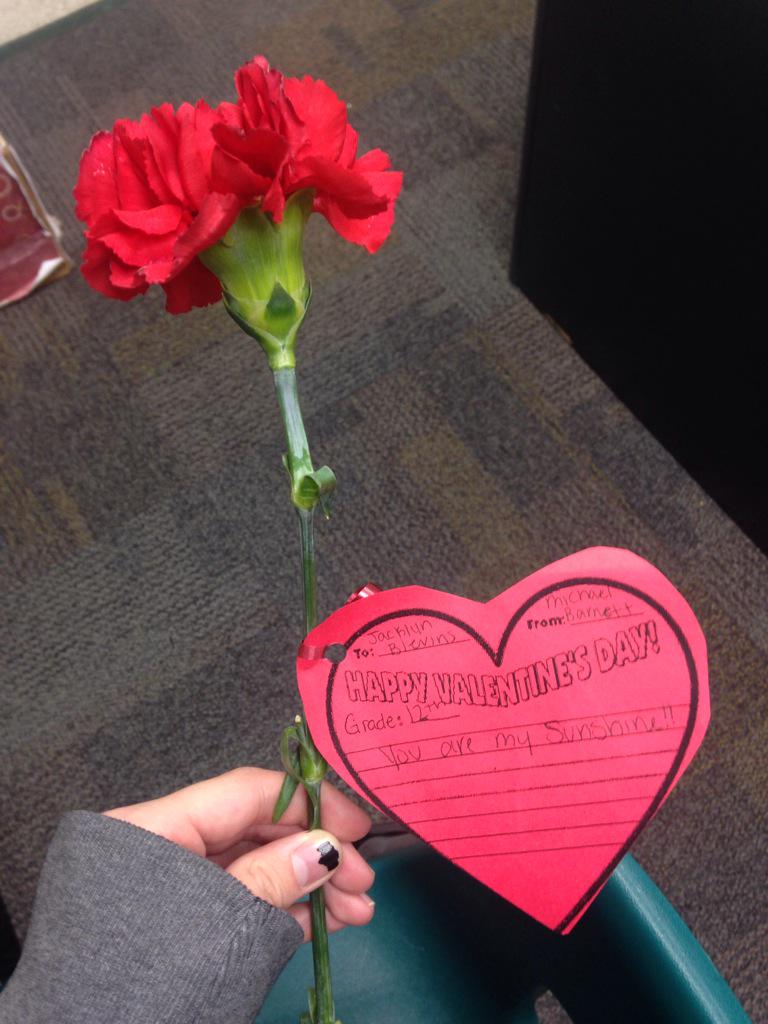 miss_jay_kay77's tweet photo. 4600 miles away but he can still make my day 😍 http://t.co/lV9Fl5uVEe