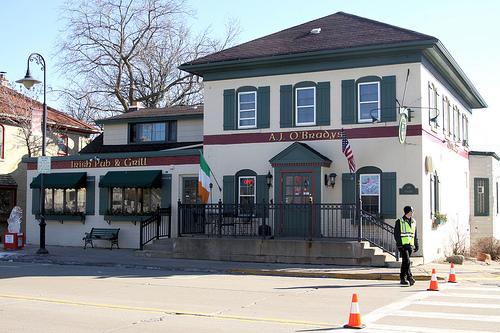 ESPNMilwaukee's tweet photo. “Alex &amp; Drew with Needles at Noon” broadcasting LIVE today from @AJOBradys in Menomonee Falls. #stopin #chillyfest http://t.co/Ythplj1IA3