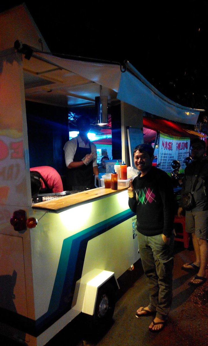 abay7789's tweet photo. "ALDIMILANO"hotdog &amp; burger..jajanan baru di kawasan bantarjati bogor..
Let's try it!! #kulinerbogor #jajananbogor http://t.co/SBw7247cTB