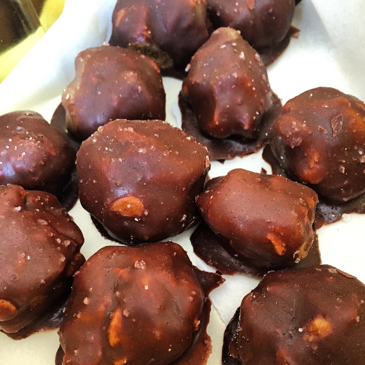 PathToNature's tweet image. Hello Chocolate 'Better' Balls I made for #ValentinesDay! Thanks @ohsheglows for this #vegan #glutenfree recipe!