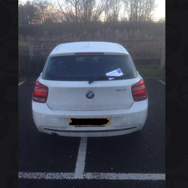 LarrySoSarry's tweet photo. @ShameDrivers some of these required for your followers by the looks of it! #parking #badparking http://t.co/t7ZWTeHfK3