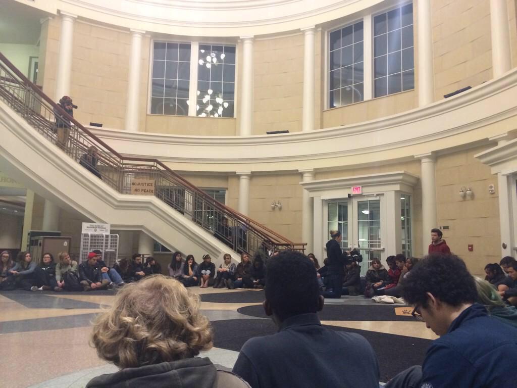OHStudentUnion's tweet photo. I 💚OHIO because students here believe #BlackLivesMatter #WhyILoveOHIO http://t.co/vZdeWubz5s