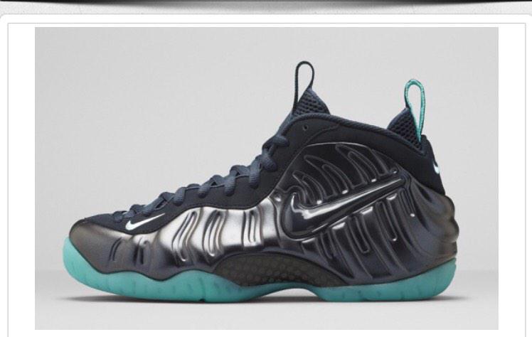 freetrapmitch's tweet photo. RT for left fav for right #foamposites 👅💦 http://t.co/15YXbqxYsS