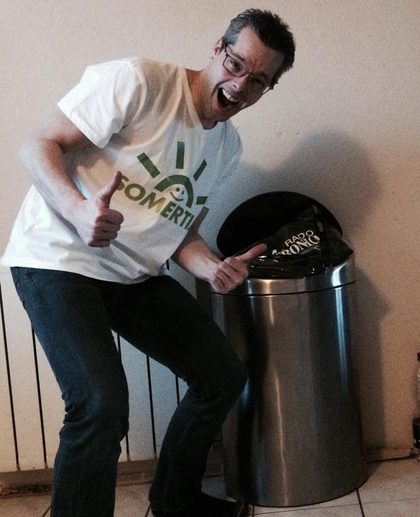 Is je gegund! RT <a href="/rogiermaas/">Rоgiег Мaаs ツ</a>: HEEL BLIJ met mijn #Somertijd T-Shirt! Bedankt <a href="/REALDJSVEN/">DJ Sven</a> <a href="/RobVanSomeren/">Rob van Someren</a> <a href="/radio10nl/">Radio 10</a>!!!