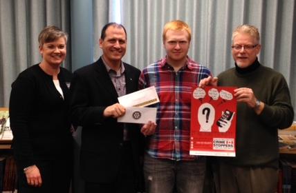 CSGWtips's tweet photo. Announcing Student Poster Winner! Patrick Karrow, WHSS @Wolverines_SC Thanks @rotary for prize @ugdsb @wellingtoncath http://t.co/xM8gPZf75e