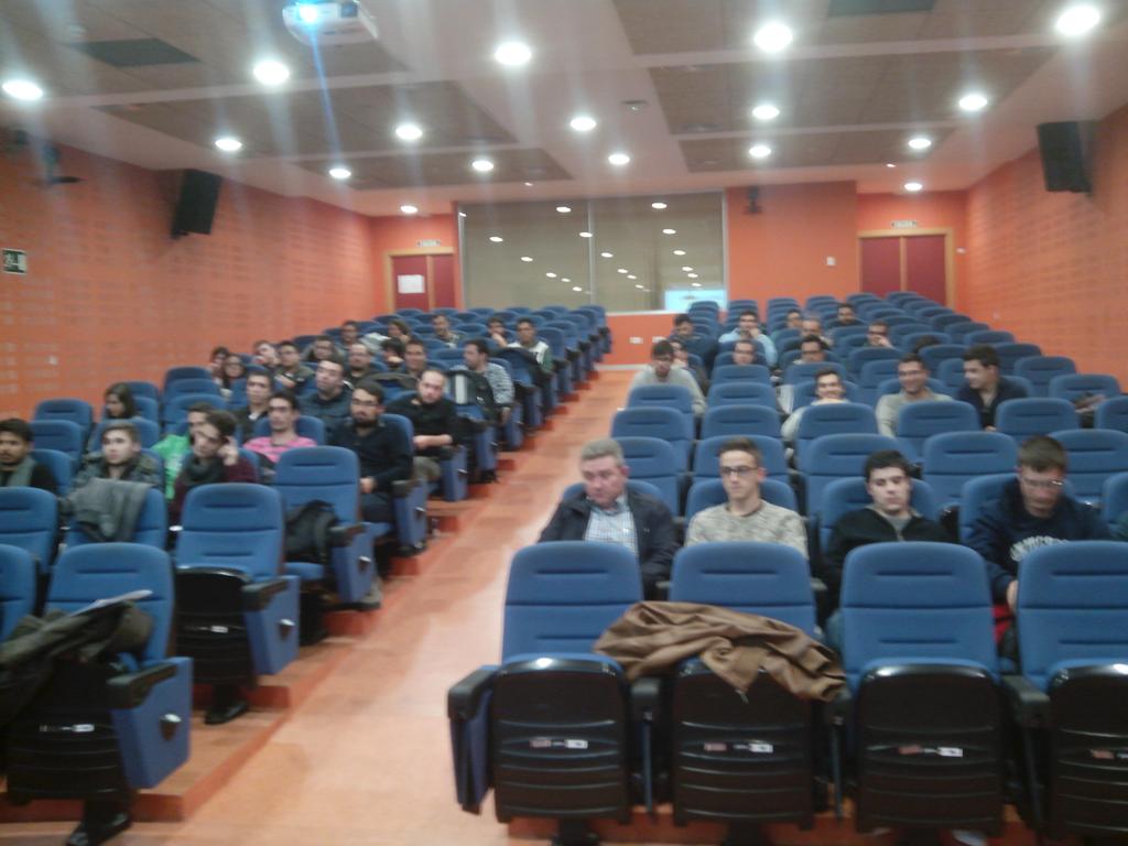DavidLoperaG's tweet photo. Hoy difundiendo el espíritu emprendedor en Informática @umnoticias con @MurciaEmpresa y @AJERegionMurcia. Hay cantera http://t.co/q8smiU421z