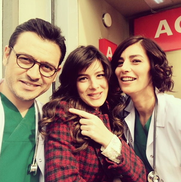 Doktorrzeynep's tweet photo. Yine biz ☺☺ @zeynoacilservis http://t.co/Nqnk7ecC4z
