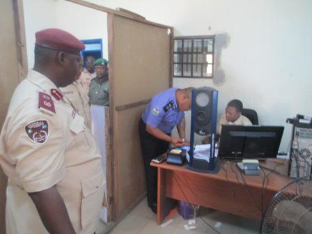 FRSCBayelsa's tweet photo. S/C VINCENT MT JACK (CC) WITH THE COMMISSIONER OF POLICE, BYS ST. AT THE DLC FOR HIS DRIVERS LICENCE ON 12.2.2015. http://t.co/LCpHOg4LU9